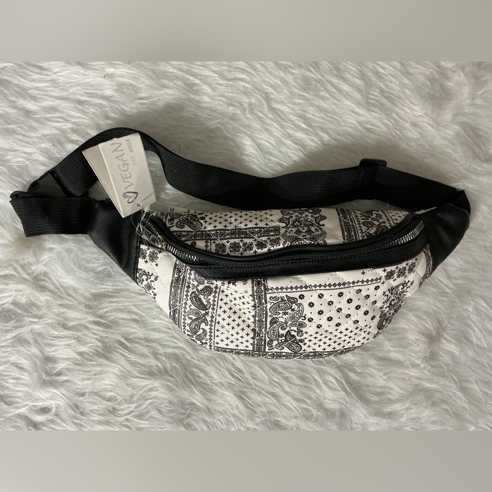 Black and White Patterned Fanny Pack